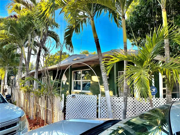 a view of outdoor space yard and deck