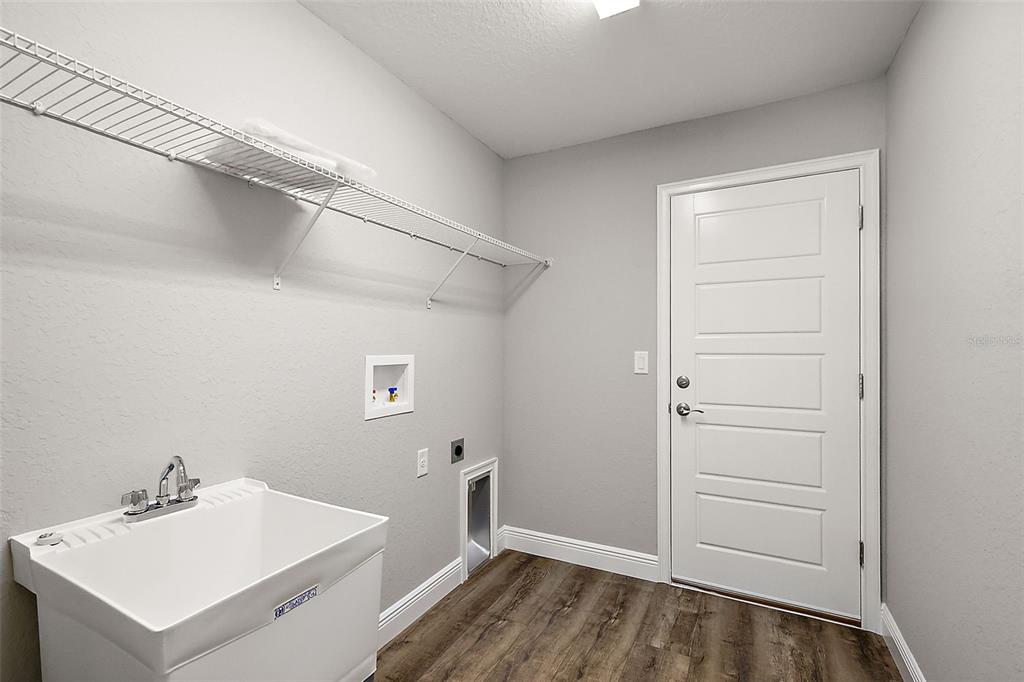 13740 Southwest 89th Street Dunnellon, FL 34432 - Photo 20 of 25 a bathroom with a sink mirror and vanity