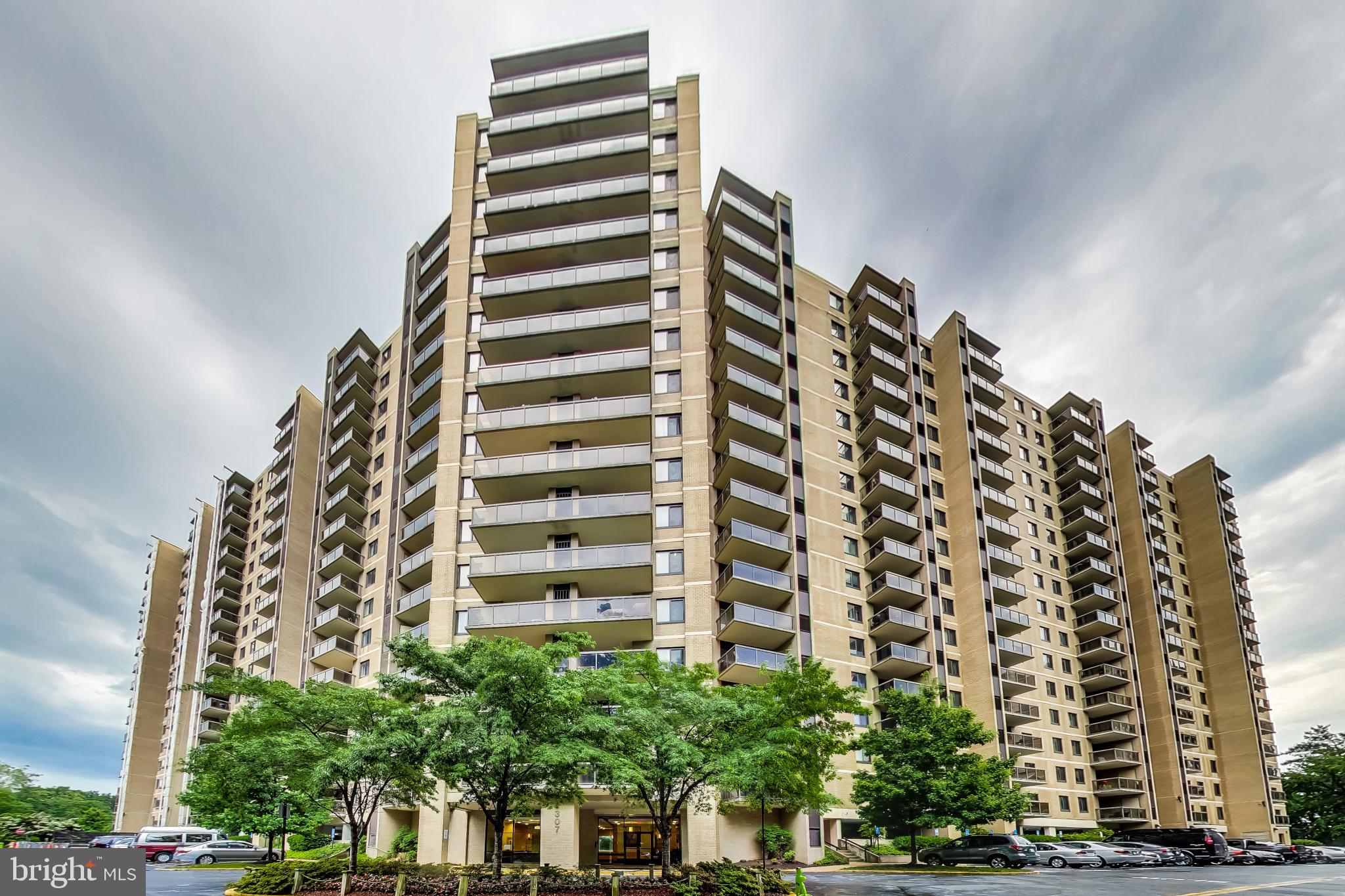 307 Yoakum Parkway, Unit 723, Alexandria, VA 22304 Compass