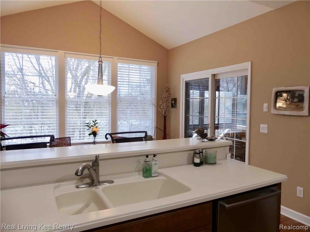 5209 Belmonte Drive Rochester, MI 48306 - Photo 13 of 43 FD2D46D6-78D1-479D-9347-26A7CF525CF6.JPG