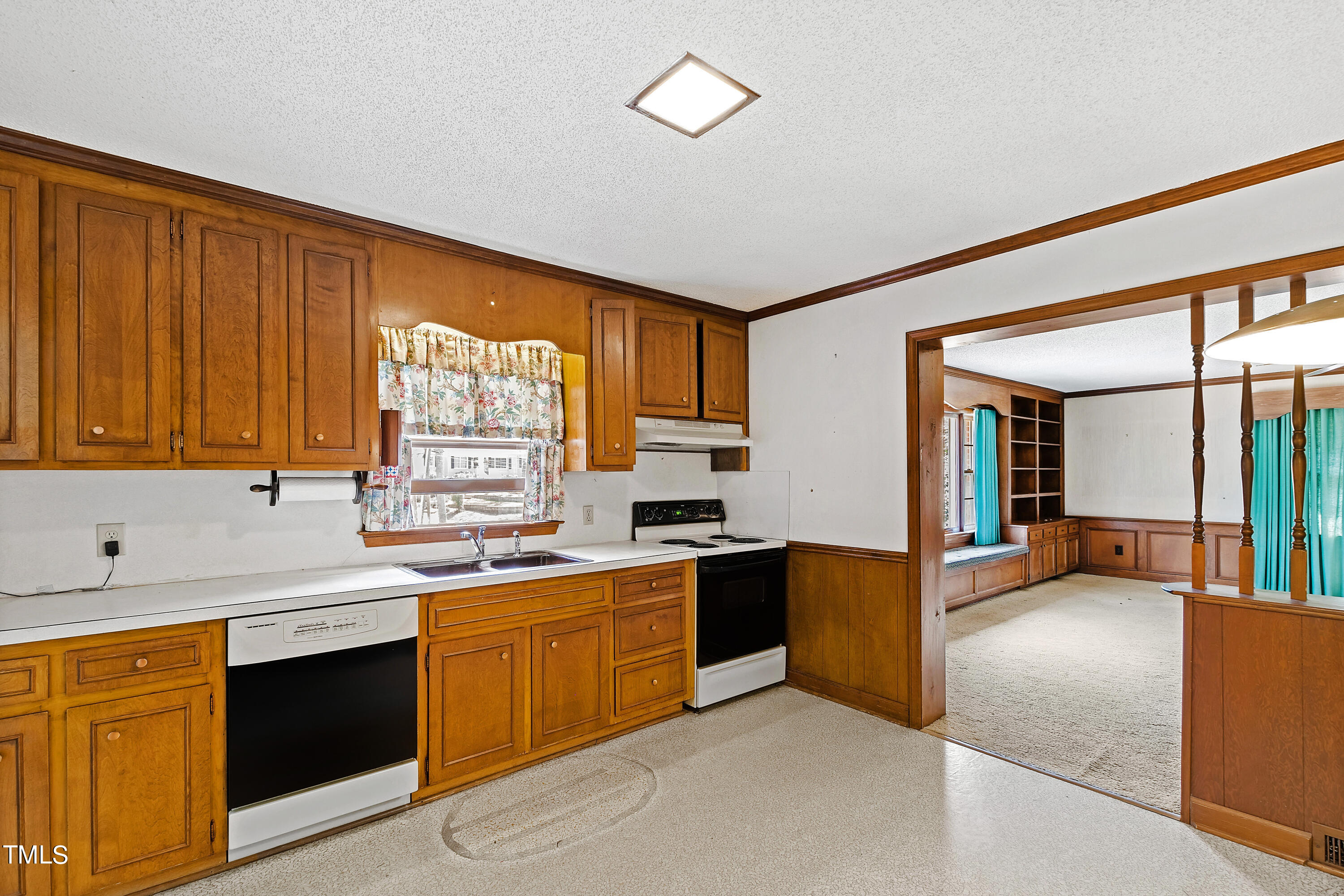 1725 Brooks Avenue Raleigh, NC 27607 - Photo 7 of 42 5 kitchen_2