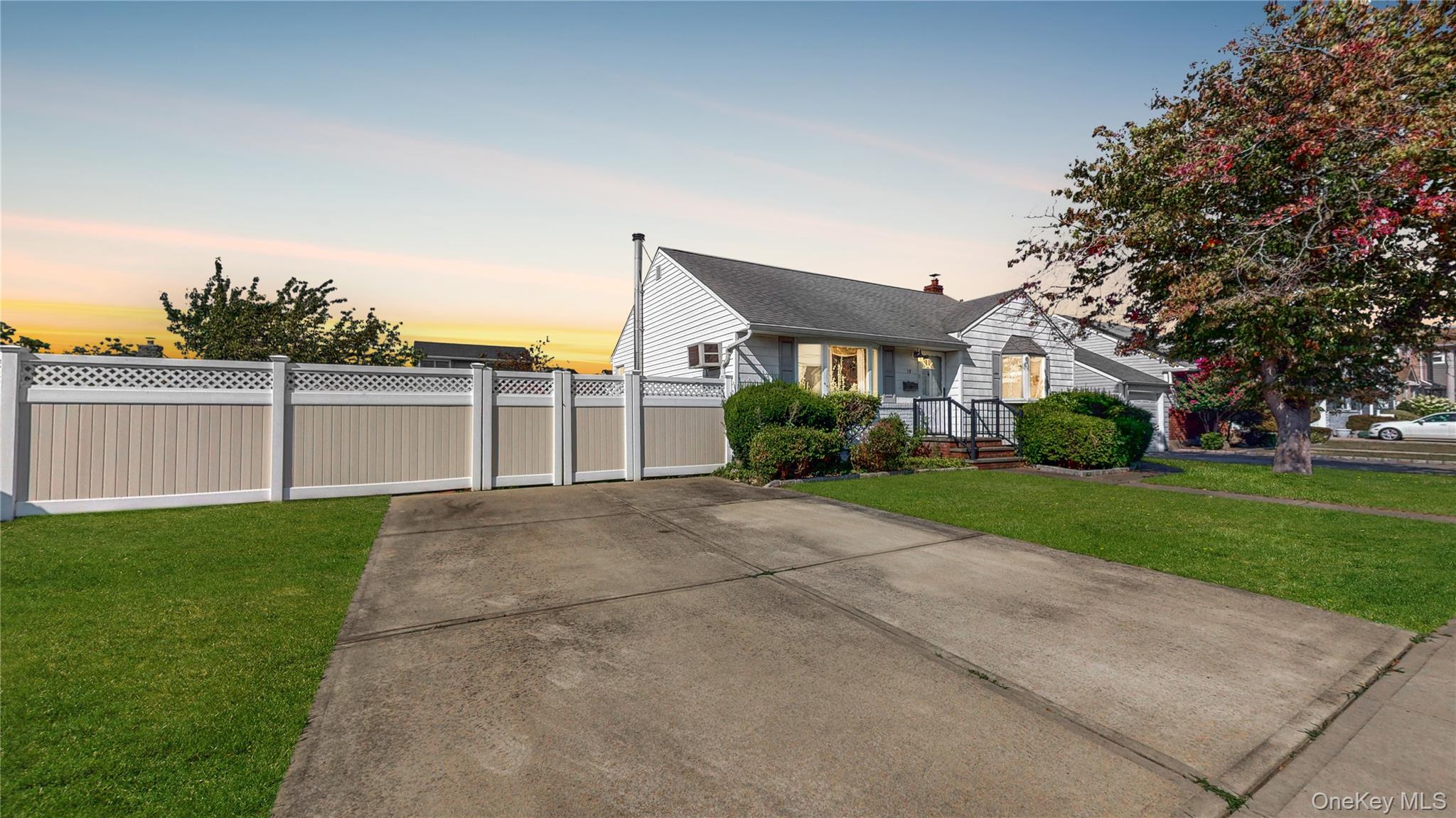 a view of a house with a yard and plants