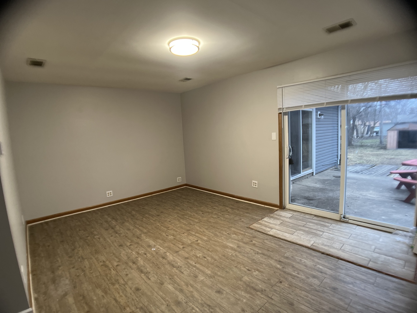 16237 Trumbull Avenue Markham, IL 60428 - Photo 10 of 18 an empty room with sliding door