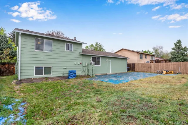 a view of a house with a yard and garage