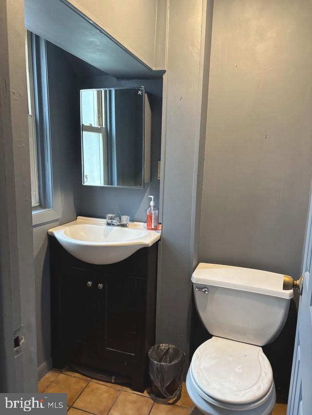 621 Lake Street Lancaster, PA 17603 - Photo 10 of 30 a bathroom with a sink toilet and a mirror
