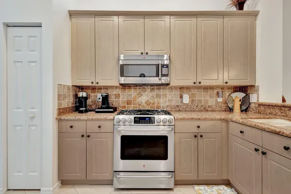 $11,000 | 10732 Grande Boulevard, West Palm Beach, FL 33412