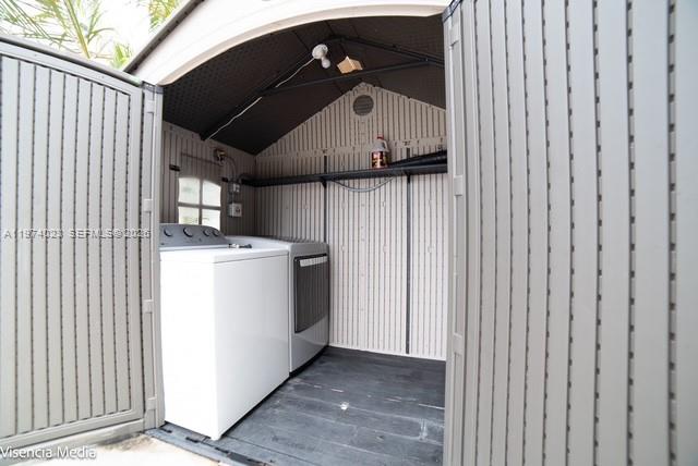 6271 Northwest 110th Street Hialeah, FL 33012 - Photo 21 of 53 a utility room with dryer and washer