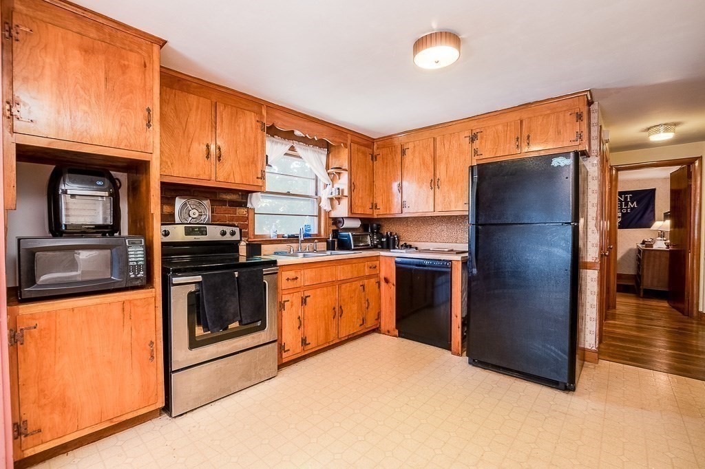 15 Sherman Road Dedham, MA 02026 - Photo 8 of 29 Gallery Image 8