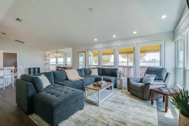 $889,999 | 1633 Riverside Drive, Daytona Beach, FL 32117