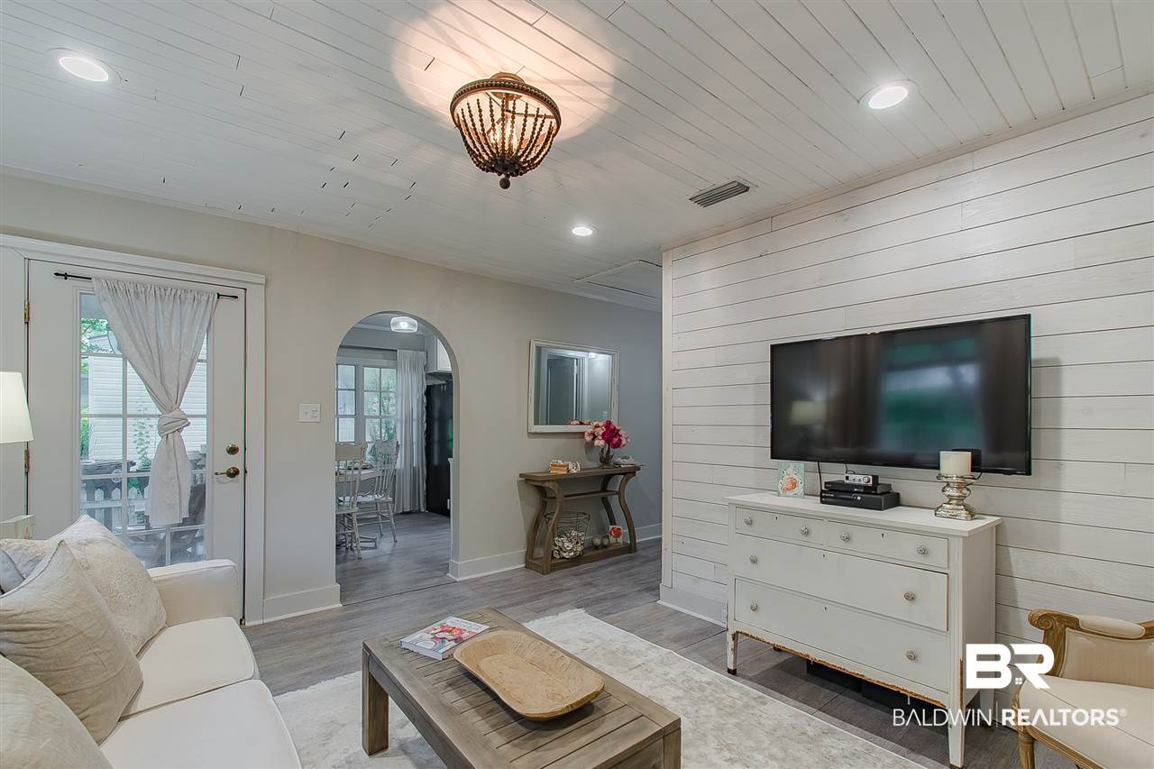 409 Azalea Street Fairhope, AL 36532 - Photo 11 of 39