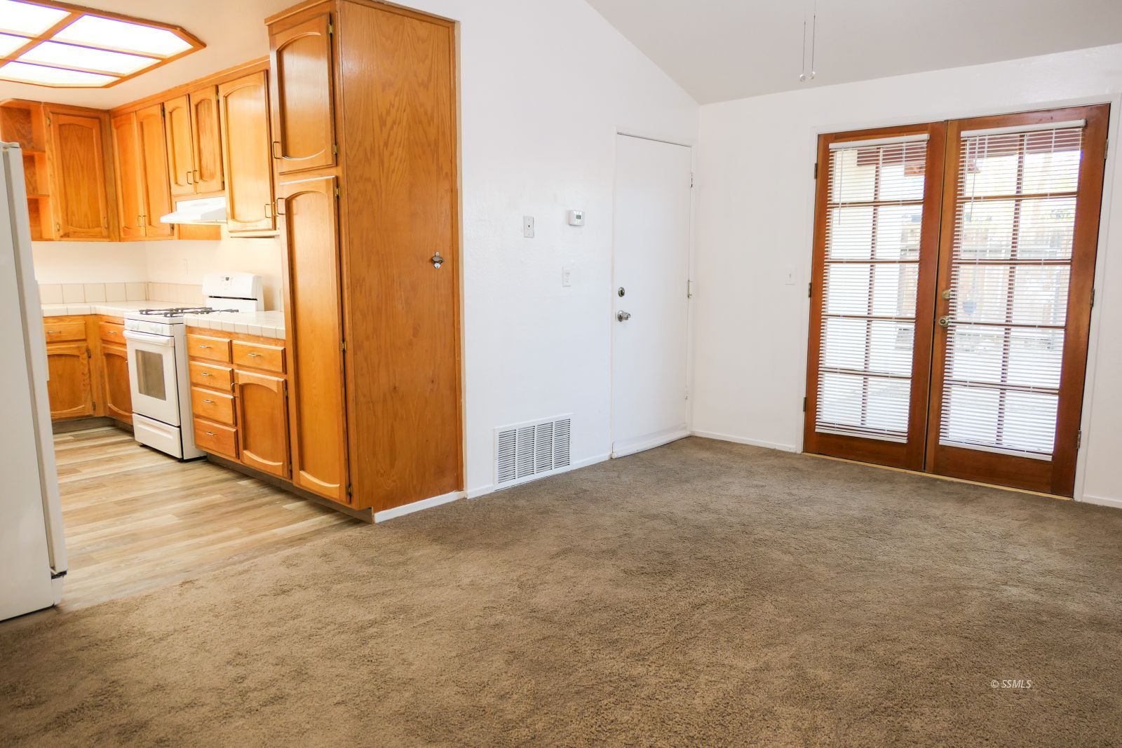 322 Reese Street Ridgecrest, CA 93555 - Photo 7 of 35 a view of an empty room with a window