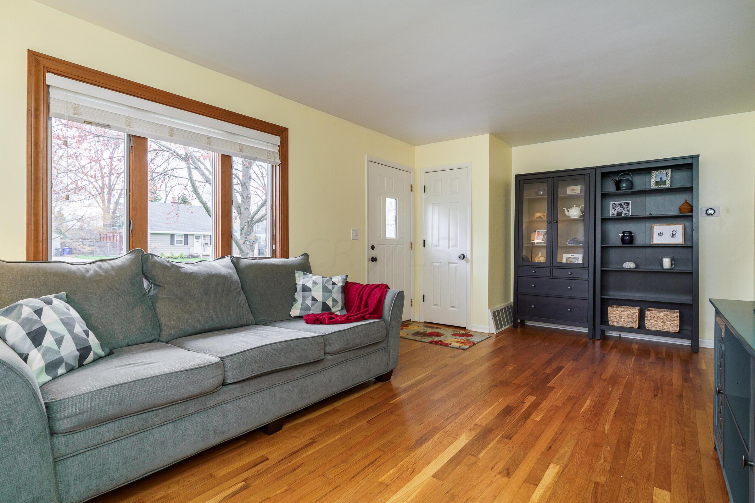 2185 Cranford Road Columbus, OH 43221 - Photo 3 of 38 Hardwood floors