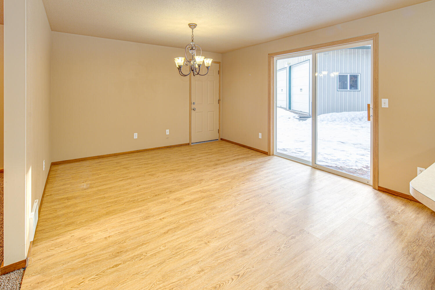 19291 Indian Summer Road Bend, OR 97702 - Photo 21 of 41 Dining area and door to garage