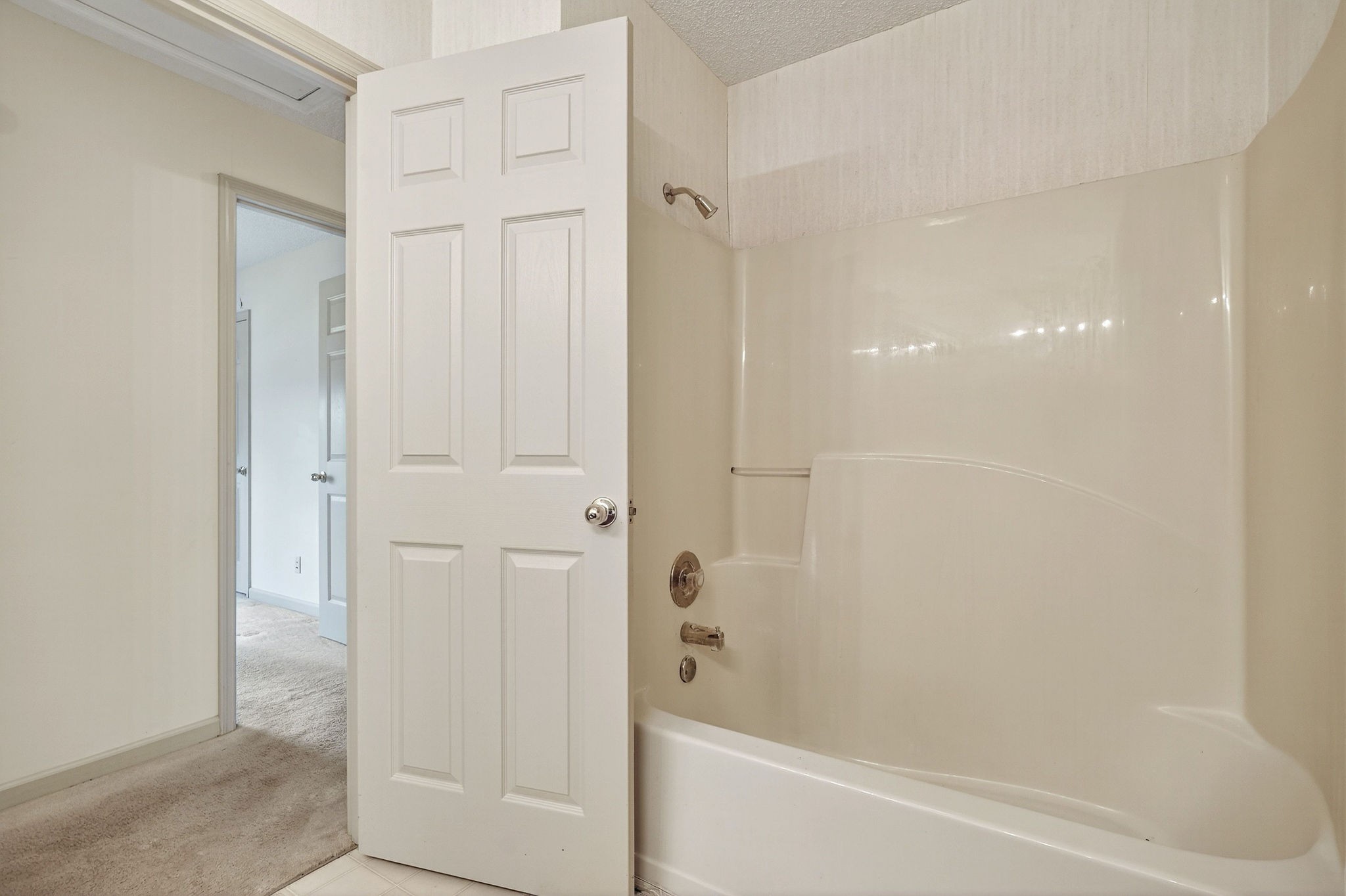 4143 Viola Road McMinnville, TN 37110 - Photo 16 of 27 a bathroom with a bathtub