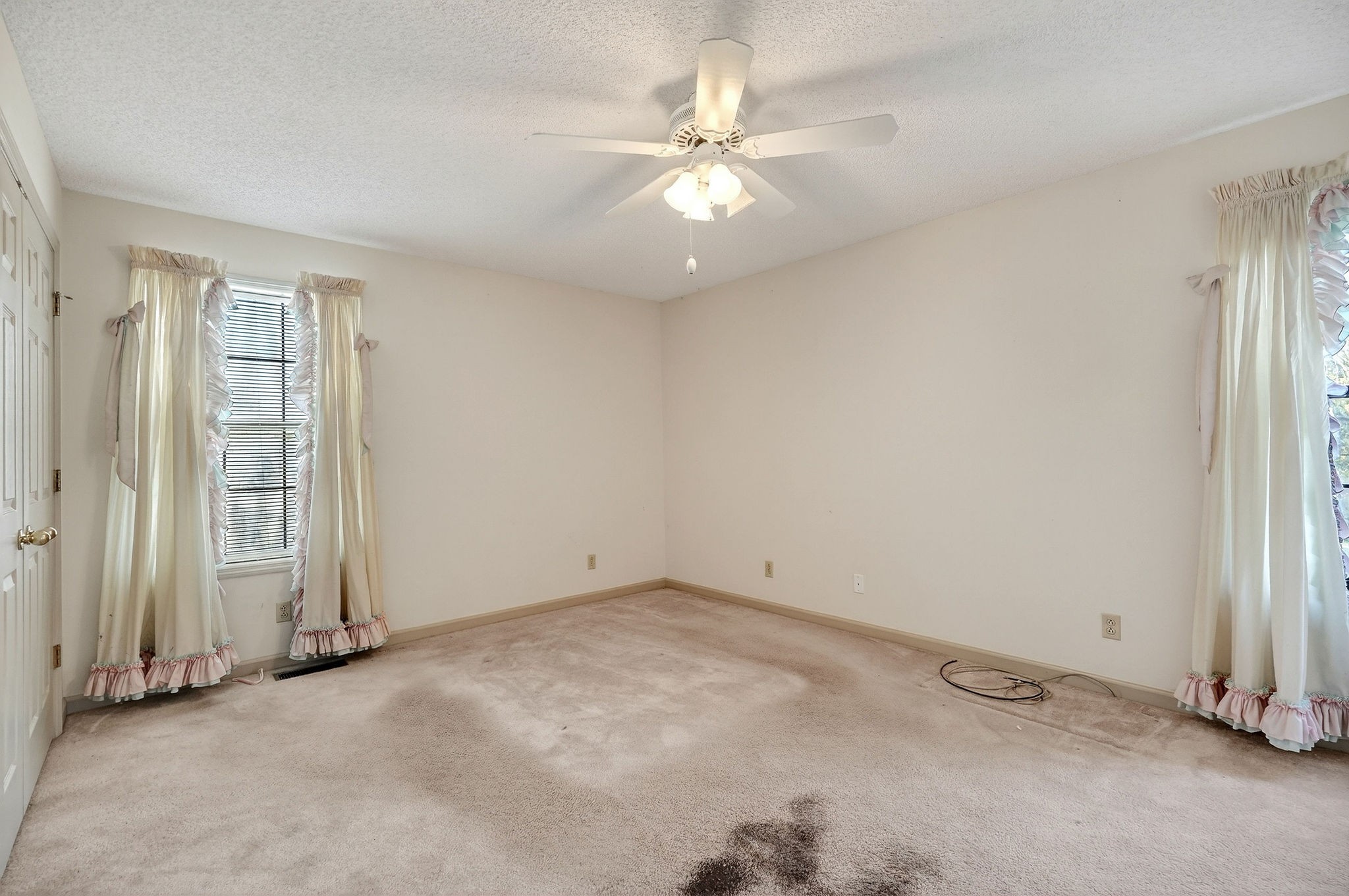 4143 Viola Road McMinnville, TN 37110 - Photo 18 of 27 an empty room with windows and fan