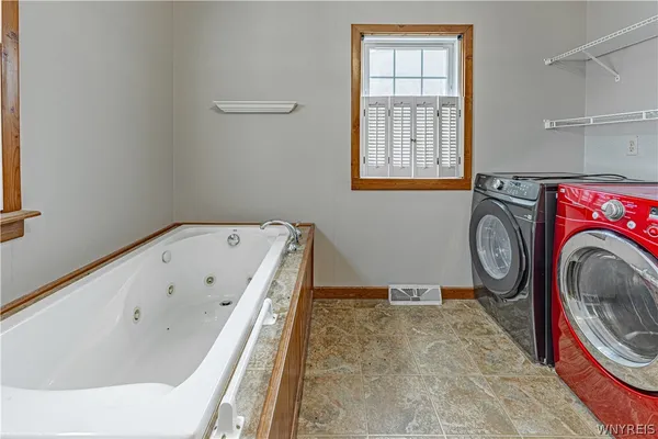 $249,999 | 9255 Lake Road, Somerset, NY 14012