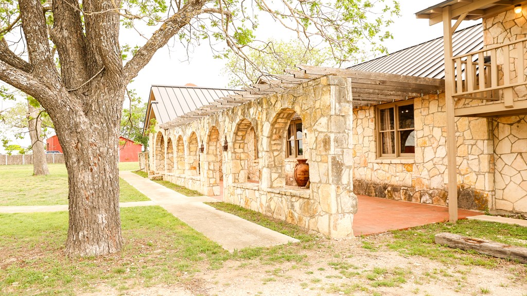 240 Peterson Farm Road Kerrville, TX 78028 - Photo 13 of 37