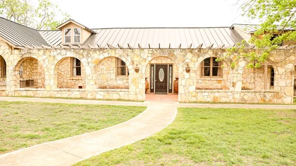 $1,100,000 | 240 Peterson Farm Road, Kerrville, TX 78028