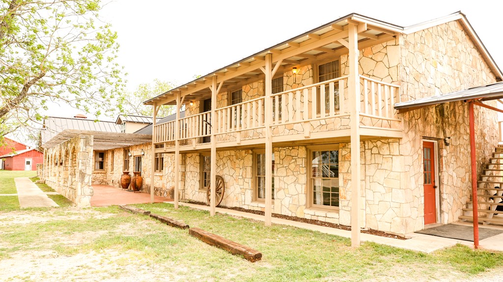 240 Peterson Farm Road Kerrville, TX 78028 - Photo 19 of 37