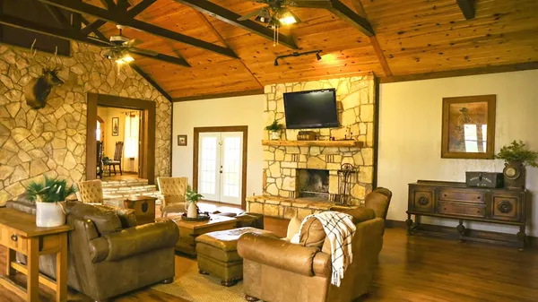 $1,100,000 | 240 Peterson Farm Road, Kerrville, TX 78028
