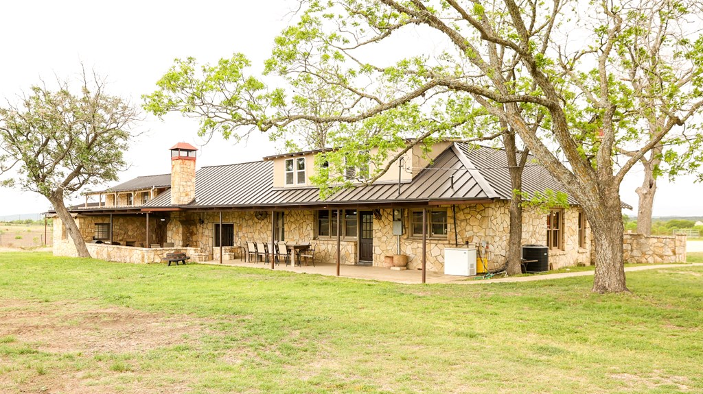 240 Peterson Farm Road Kerrville, TX 78028 - Photo 24 of 37