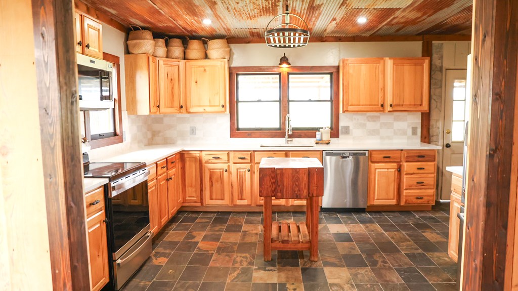 240 Peterson Farm Road Kerrville, TX 78028 - Photo 5 of 37