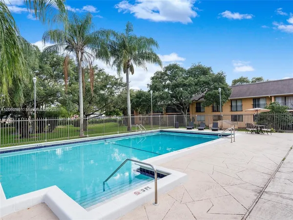 $2,100 | 5801 Washington Street, Unit 10, Hollywood, FL 33023