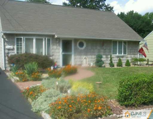 8 Richmond Road Edison, NJ 08817 - Photo 1 of 8