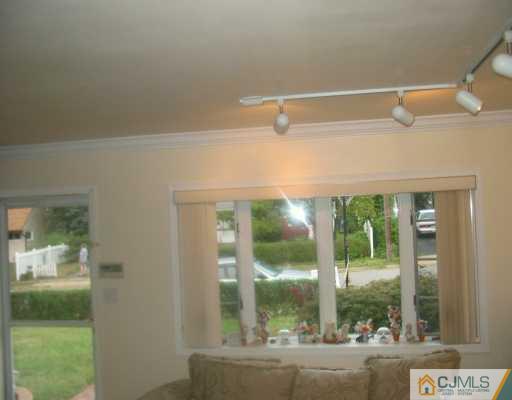 8 Richmond Road Edison, NJ 08817 - Photo 2 of 8