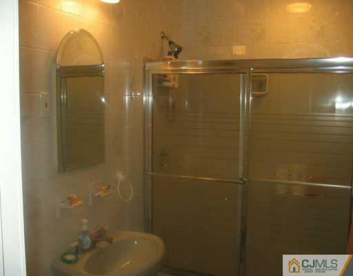 8 Richmond Road Edison, NJ 08817 - Photo 3 of 8