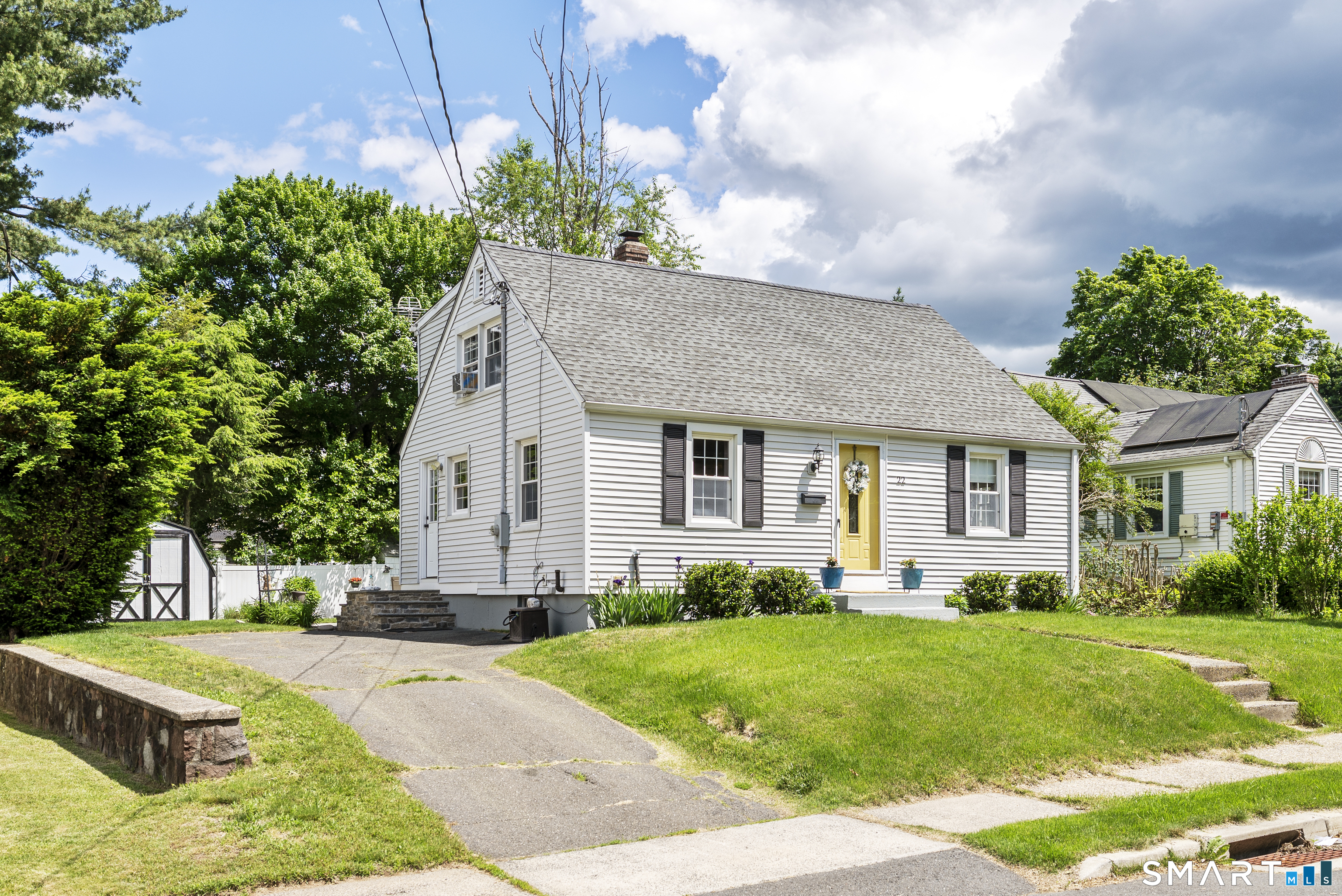 22 Rowe Place Bristol, CT 06010 - Photo 2 of 31