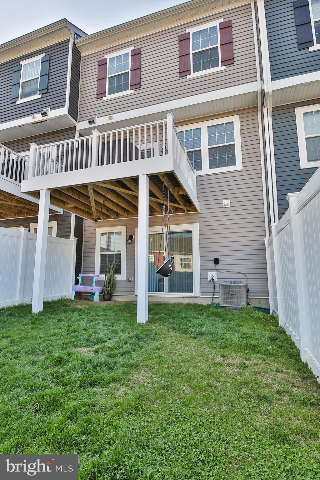 5059 Silver Oak Drive Rosedale, MD 21237 - Photo 15 of 15 Rear deck