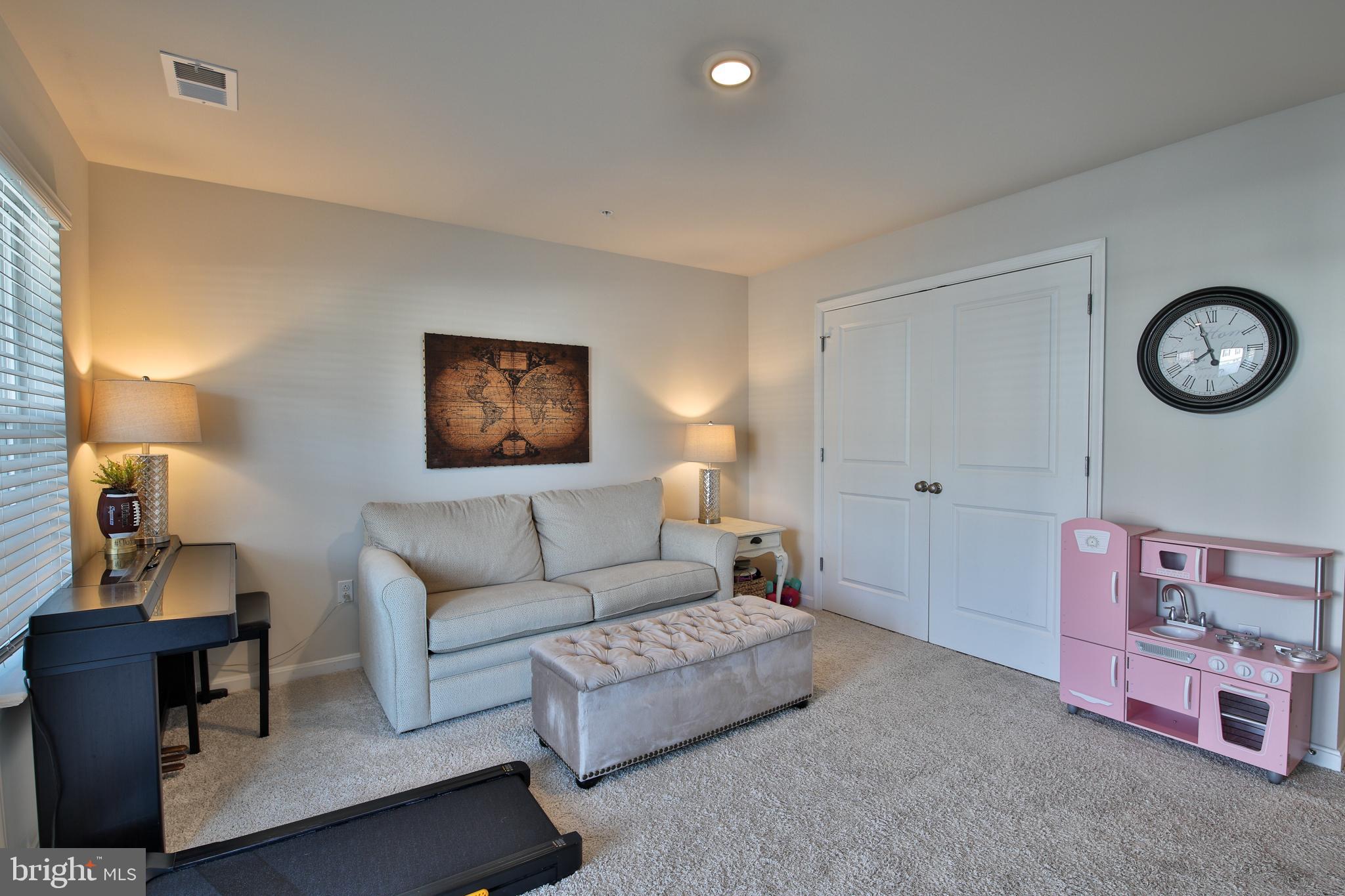 5059 Silver Oak Drive Rosedale, MD 21237 - Photo 28 of 43 a living room with furniture and a table