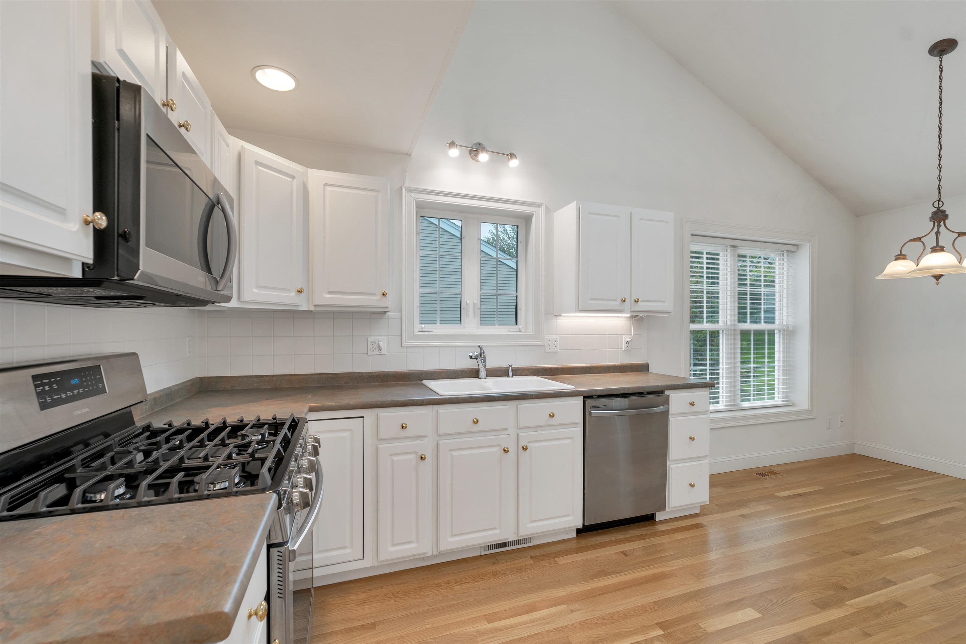20 Hampton Meadows Hampton, NH 03842 - Photo 11 of 40
