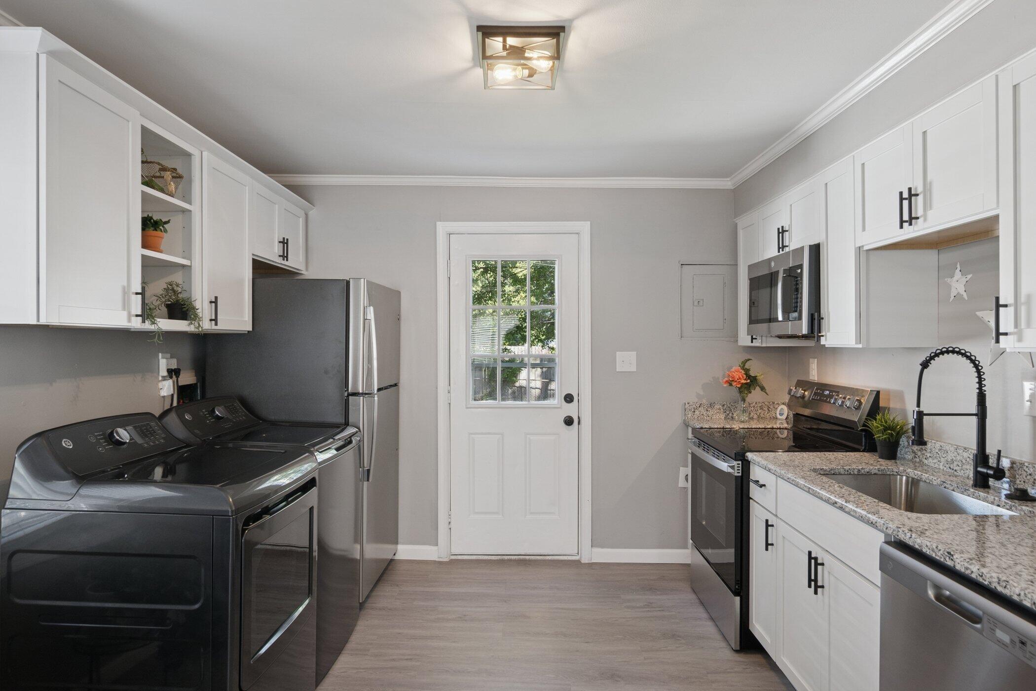 23730 Brest Taylor, MI 48180 - Photo 16 of 39 BrestKitchen1