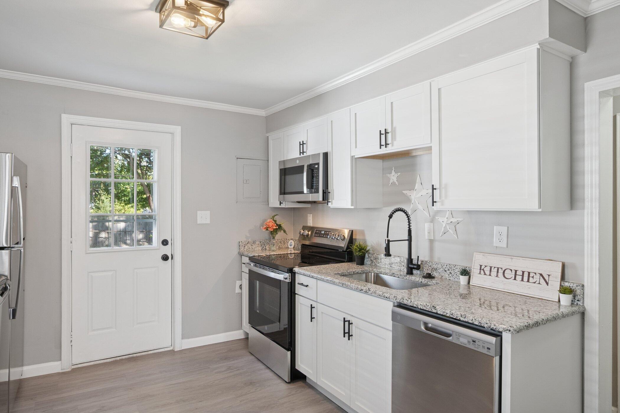 23730 Brest Taylor, MI 48180 - Photo 17 of 39 BrestKitchen2