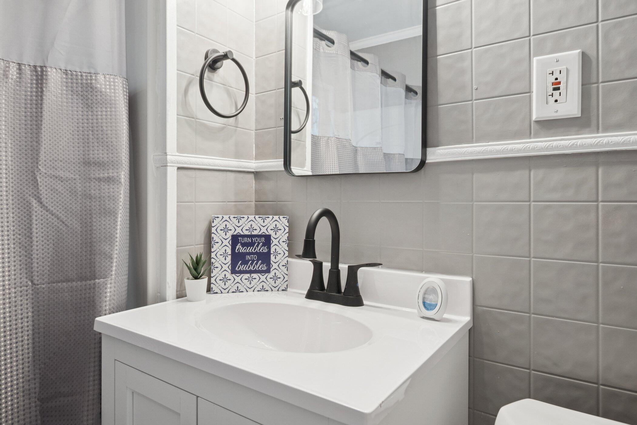 23730 Brest Taylor, MI 48180 - Photo 23 of 39 BrestBath2