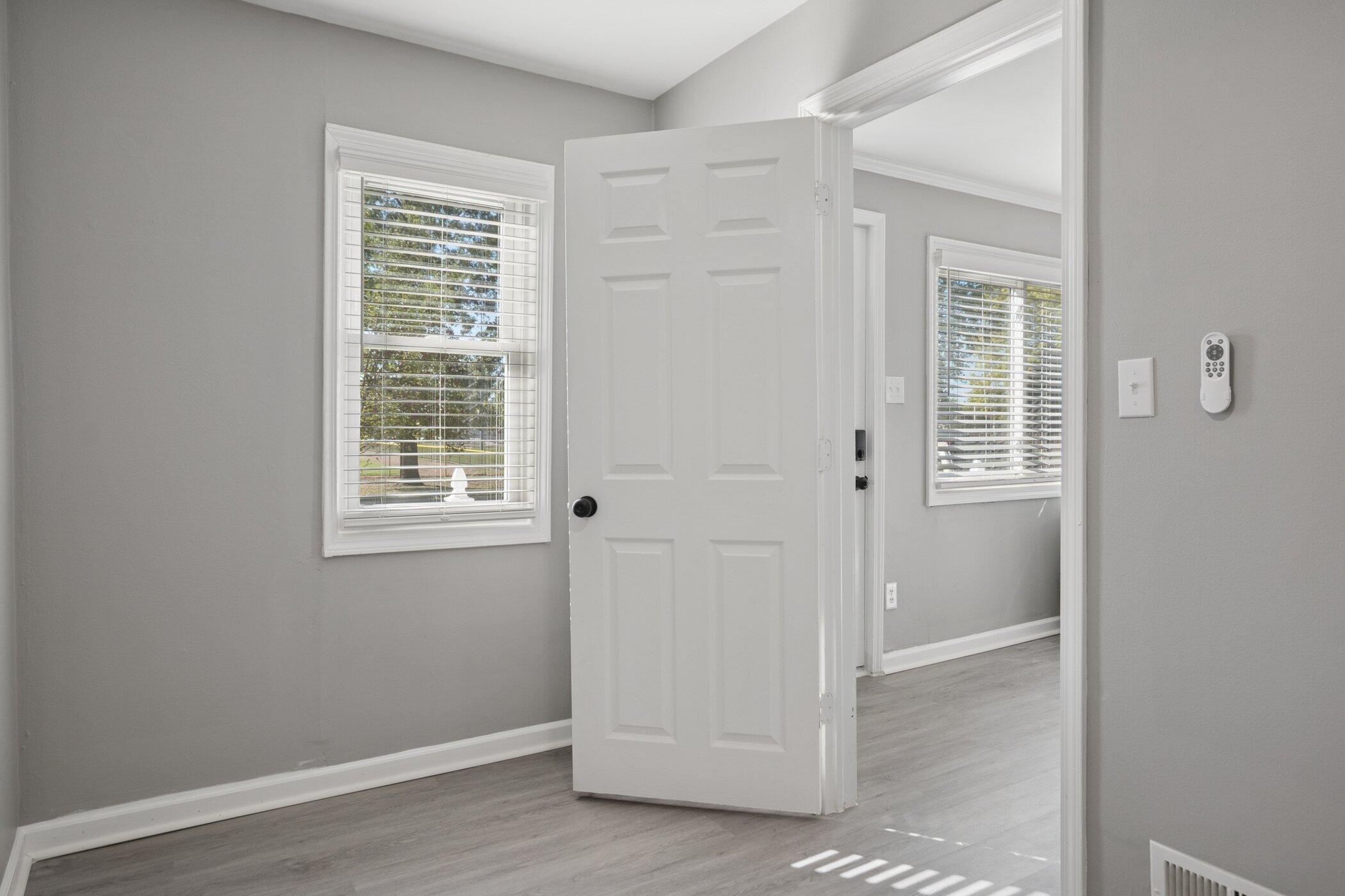 23730 Brest Taylor, MI 48180 - Photo 25 of 39 BrestFrontBR1