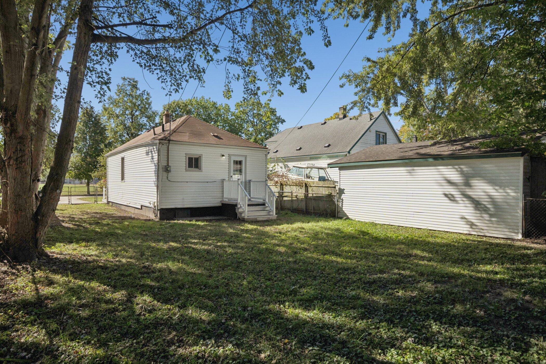 23730 Brest Taylor, MI 48180 - Photo 33 of 39 BrestBack1