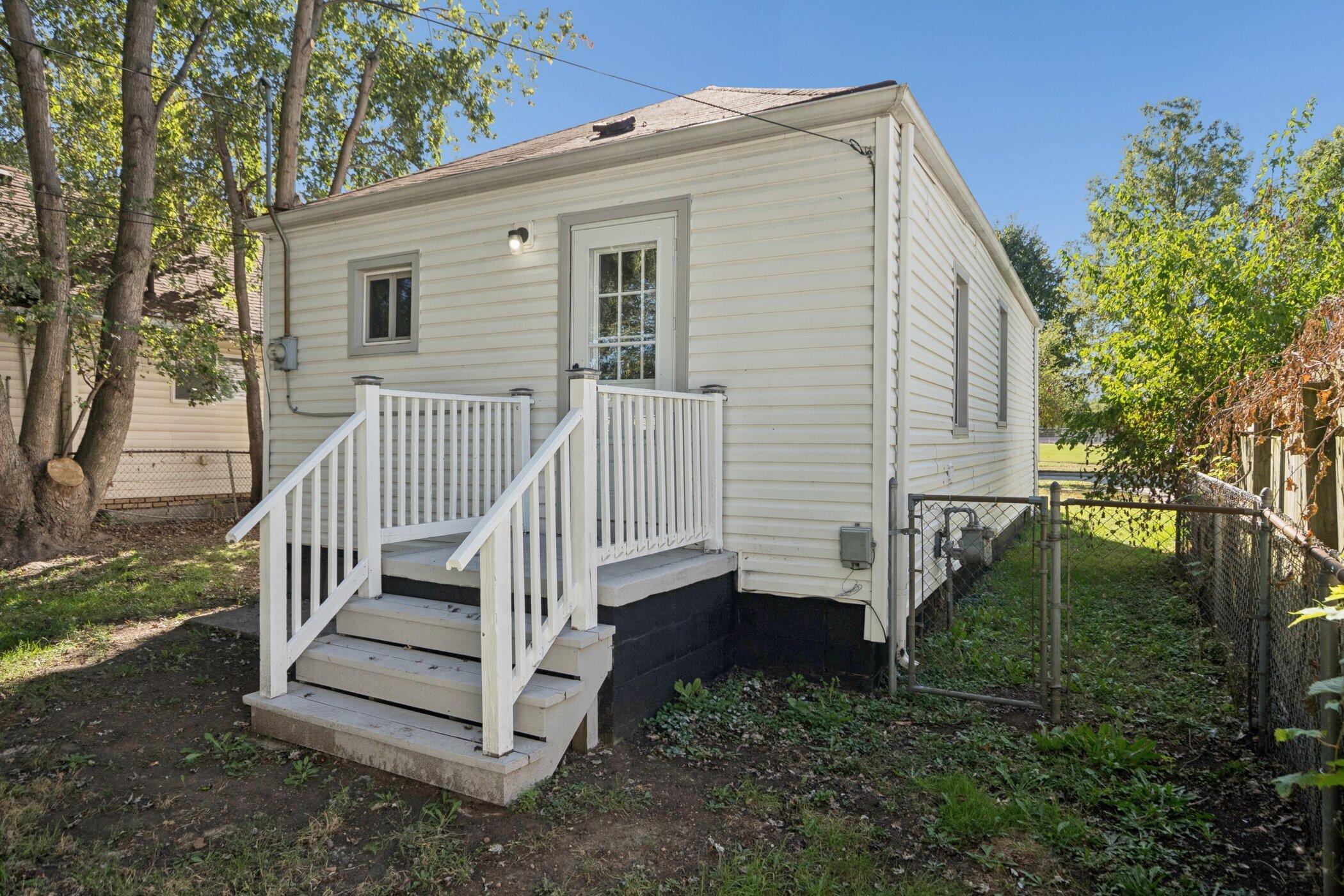 23730 Brest Taylor, MI 48180 - Photo 34 of 39 BrestBack4