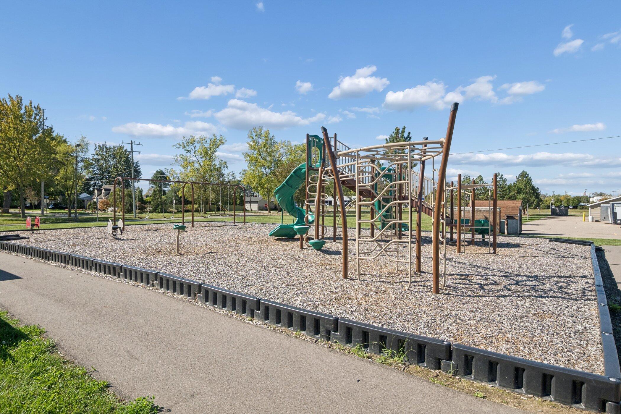 23730 Brest Taylor, MI 48180 - Photo 38 of 39 BrestPark3