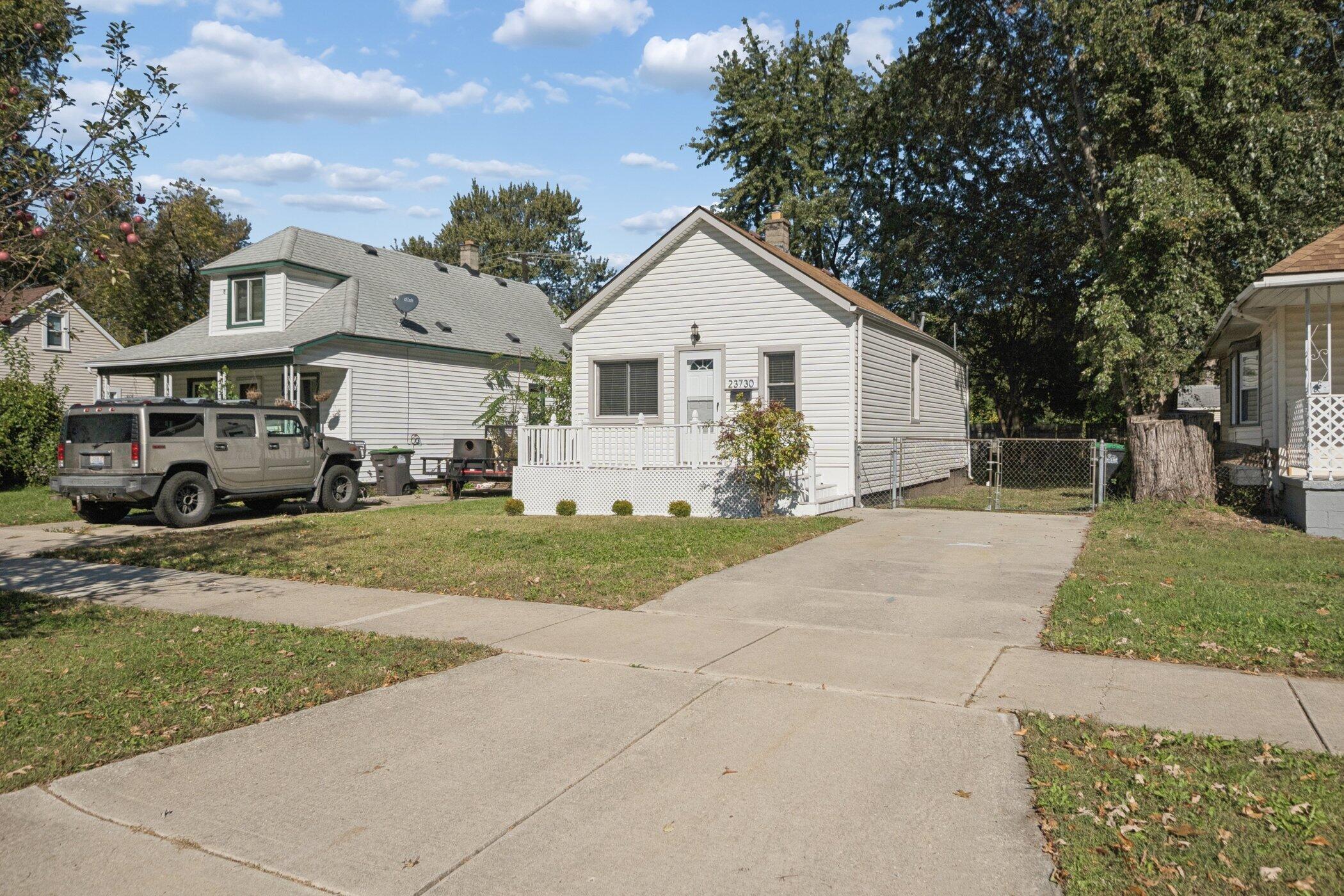 23730 Brest Taylor, MI 48180 - Photo 5 of 39 Brestfront5