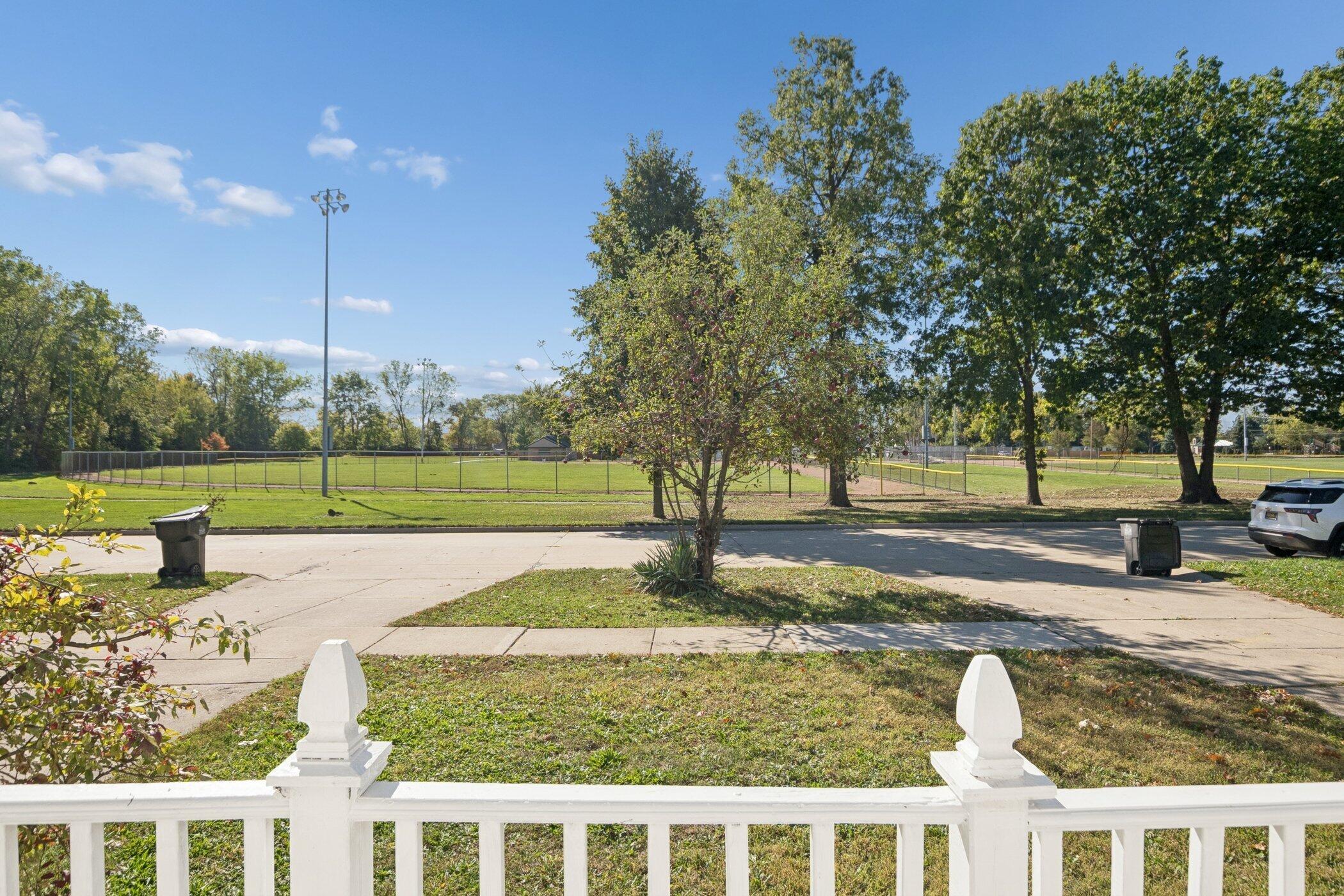 23730 Brest Taylor, MI 48180 - Photo 8 of 39 Brestporchview