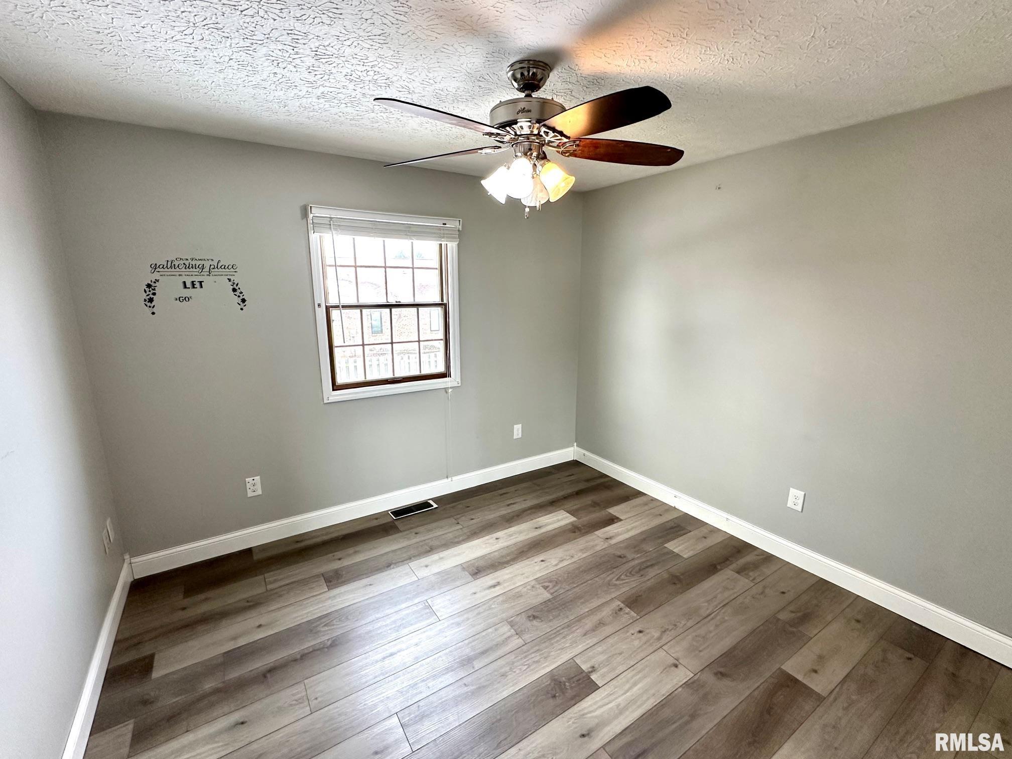 28 Jacobs Lane Jacksonville, IL 62650 - Photo 15 of 29