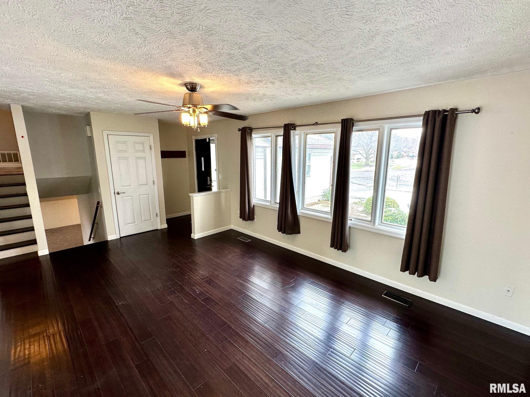 28 Jacobs Lane Jacksonville, IL 62650 - Photo 3 of 29