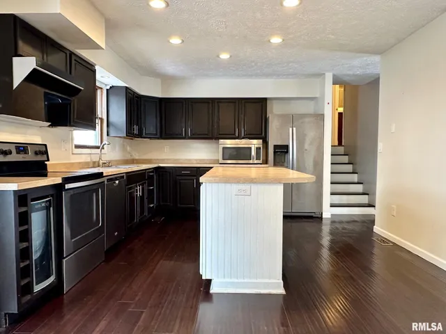 $229,900 | 28 Jacobs Lane, Jacksonville, IL 62650