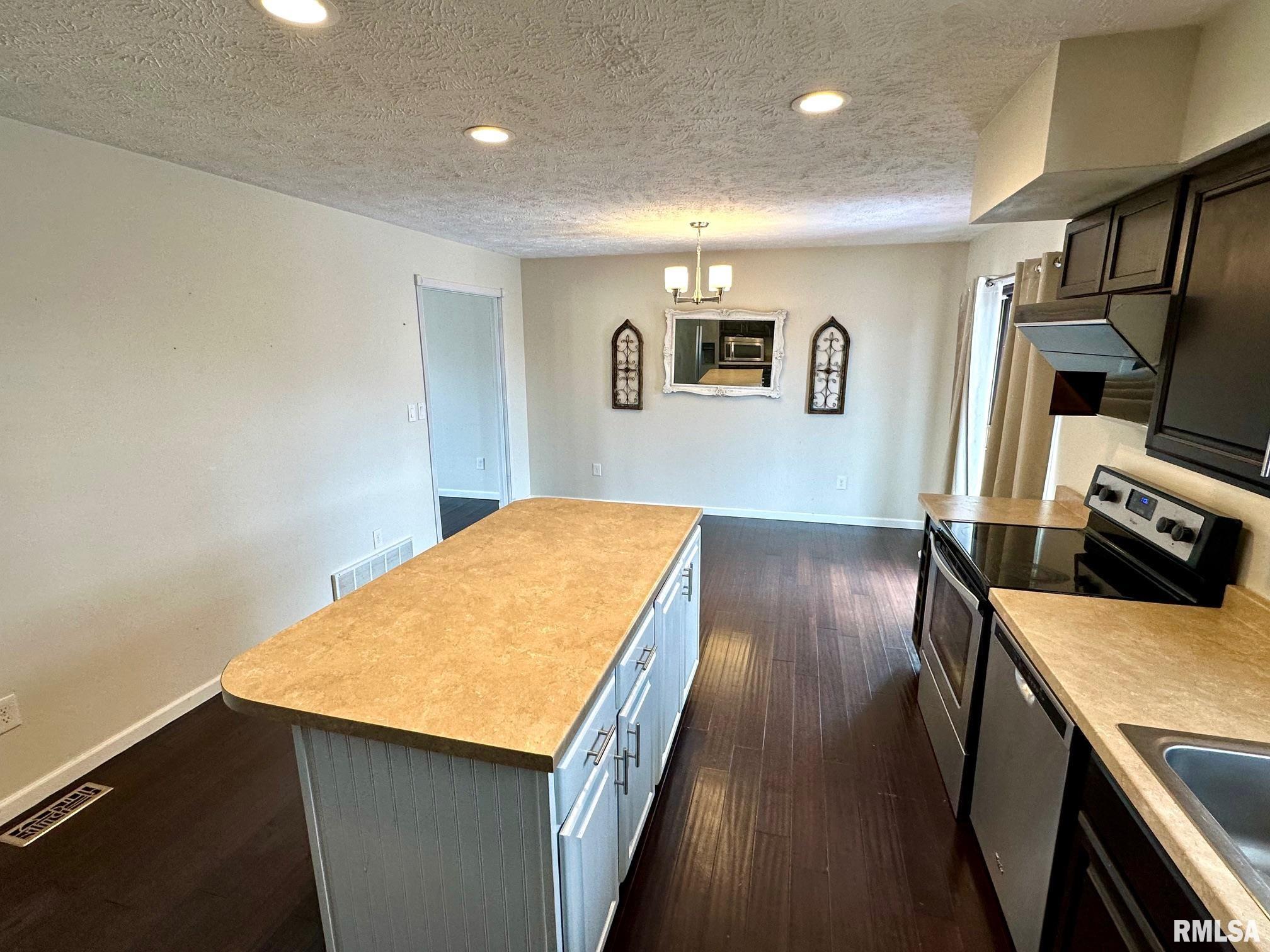 28 Jacobs Lane Jacksonville, IL 62650 - Photo 8 of 29