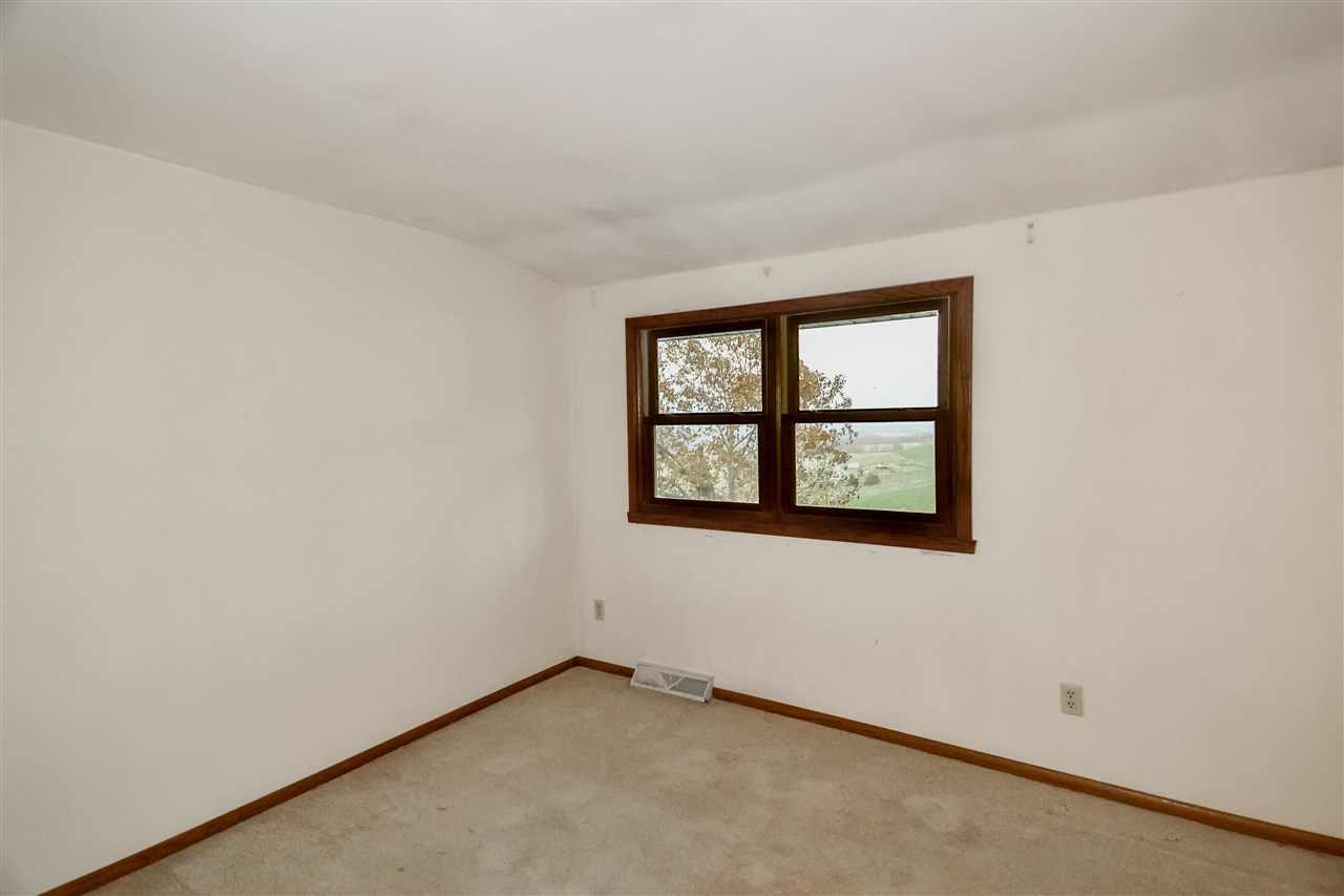 118 North Elizabeth Scales Mound Road Elizabeth, IL 61028 - Photo 21 of 40 an empty room with windows