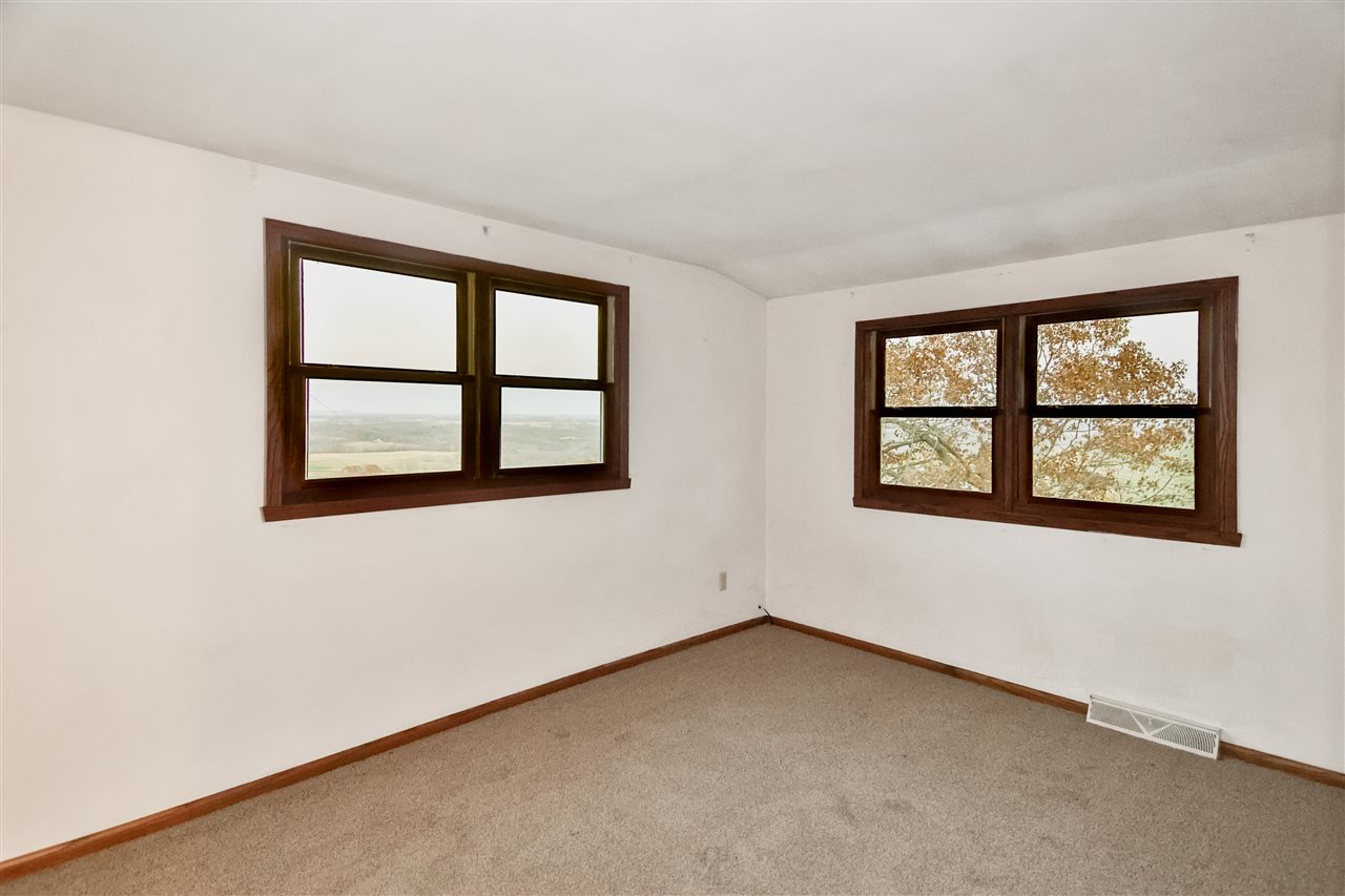 118 North Elizabeth Scales Mound Road Elizabeth, IL 61028 - Photo 23 of 40 an empty room with windows