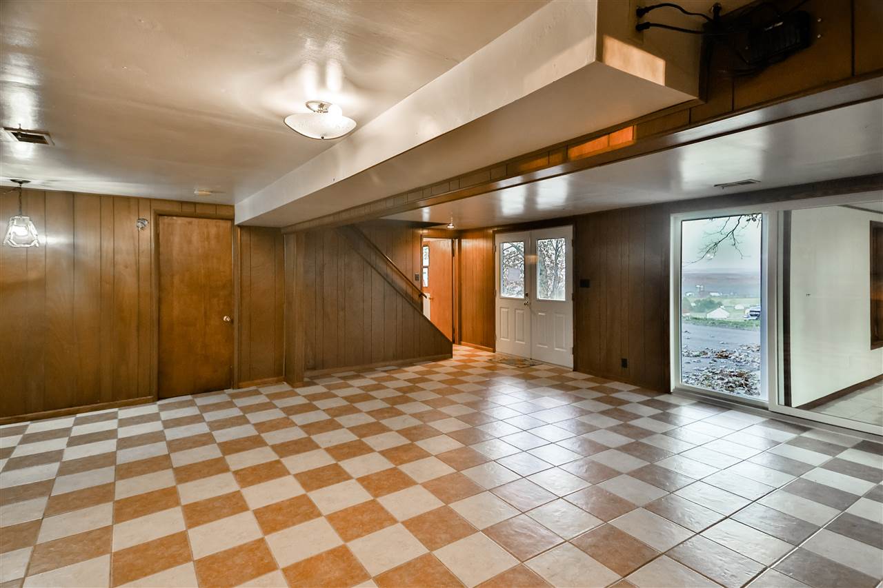 118 North Elizabeth Scales Mound Road Elizabeth, IL 61028 - Photo 32 of 40 a view of a hallway